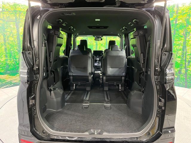 TOYOTA VOXY 4WD 2024