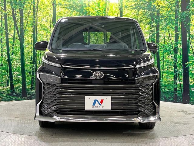 TOYOTA VOXY 4WD 2024