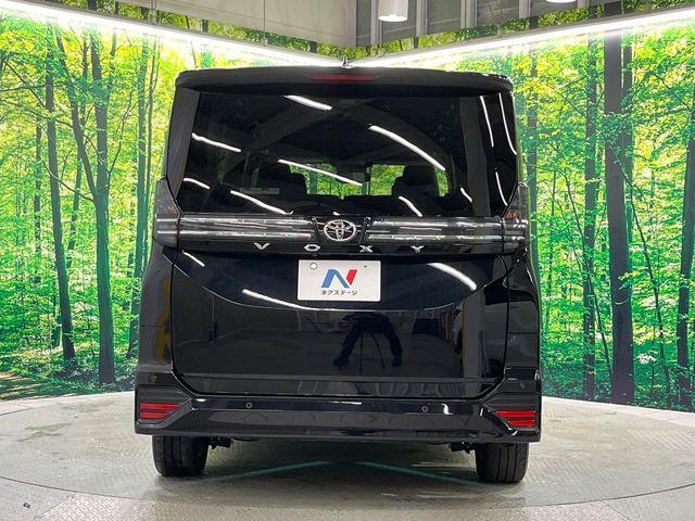 TOYOTA VOXY 4WD 2024