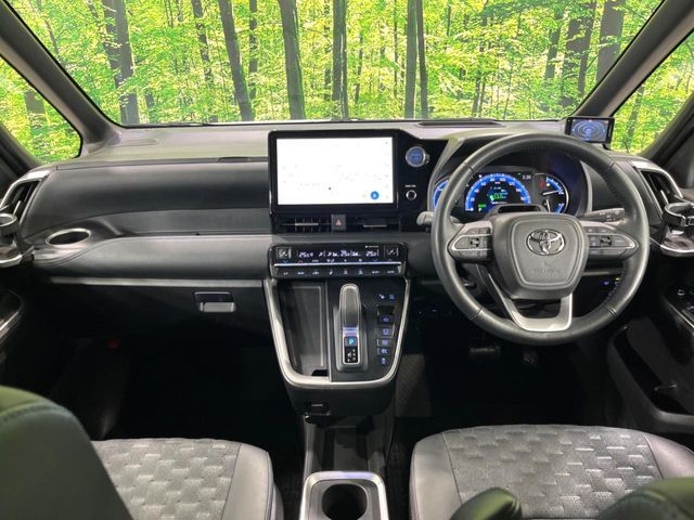 TOYOTA VOXY HYBRID 4WD 2023