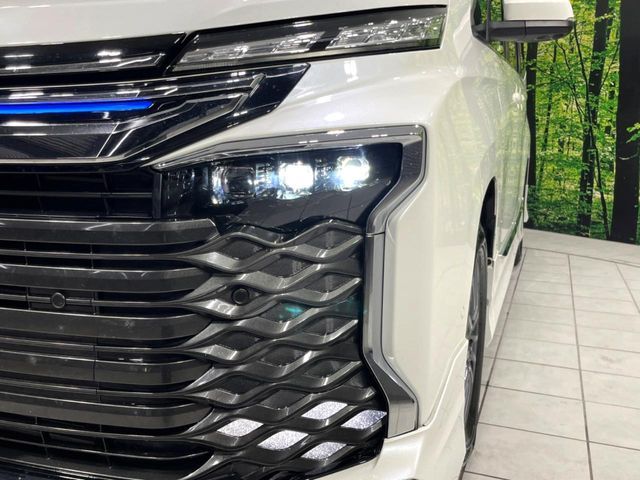 TOYOTA VOXY HYBRID 4WD 2023