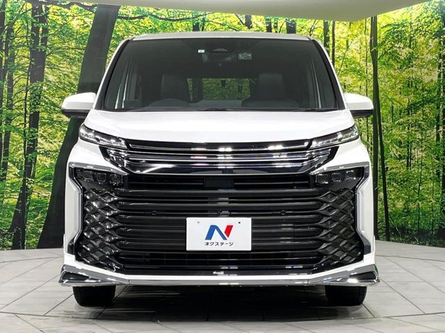 TOYOTA VOXY HYBRID 4WD 2023