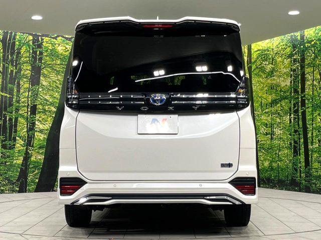 TOYOTA VOXY HYBRID 4WD 2023