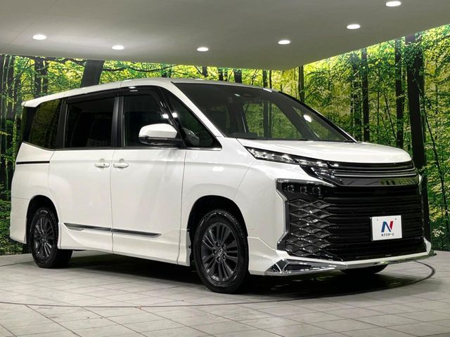 TOYOTA VOXY HYBRID 4WD 2023