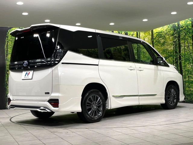 TOYOTA VOXY HYBRID 4WD 2023