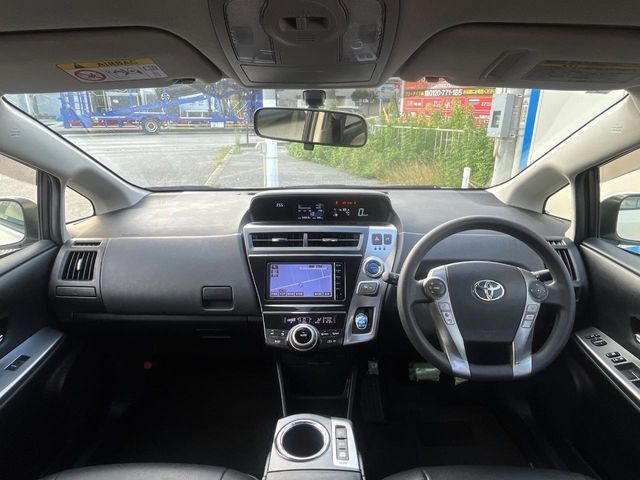 TOYOTA PRIUS Alpha 2015