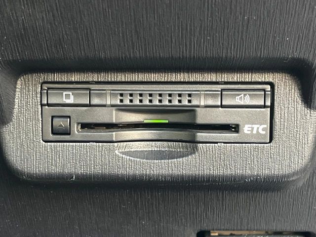 TOYOTA PRIUS Alpha 2015