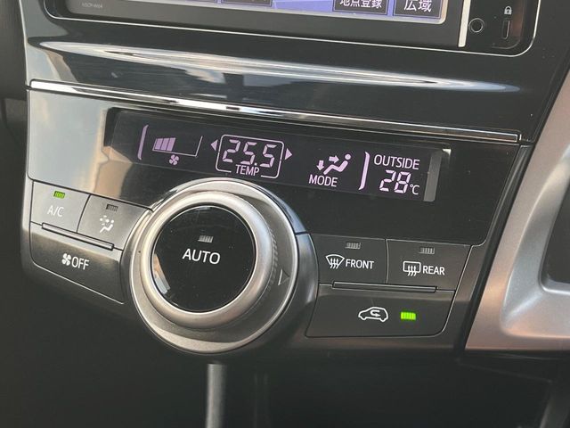 TOYOTA PRIUS Alpha 2015