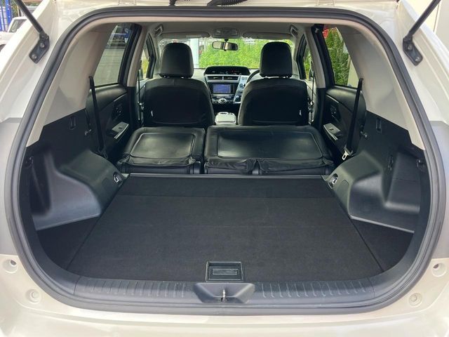 TOYOTA PRIUS Alpha 2015