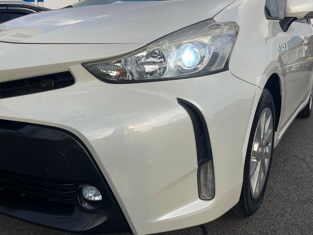 TOYOTA PRIUS Alpha 2015