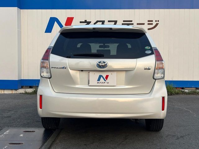 TOYOTA PRIUS Alpha 2015