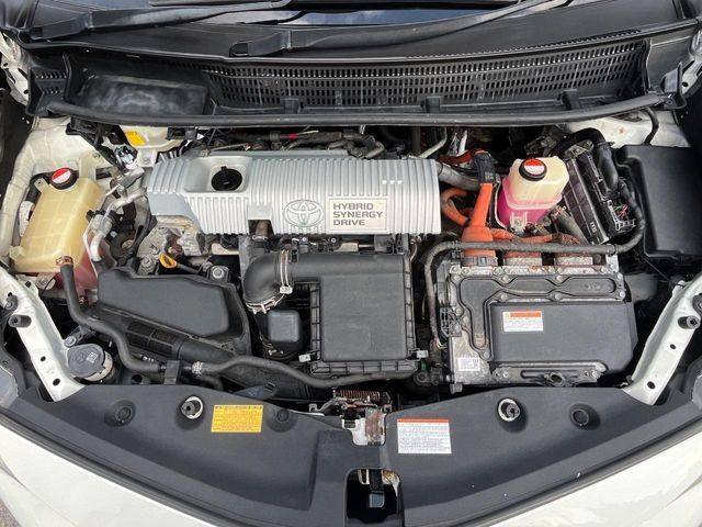 TOYOTA PRIUS Alpha 2015