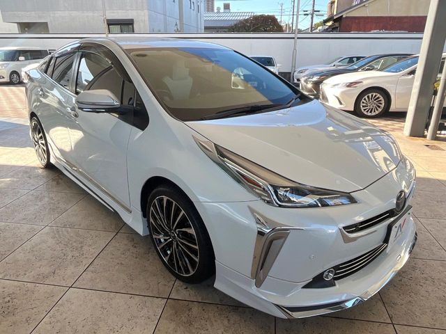 TOYOTA PRIUS 2021