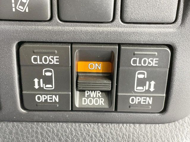 TOYOTA VOXY 4WD 2019