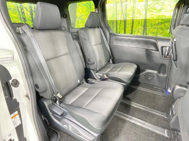 TOYOTA VOXY 4WD 2019