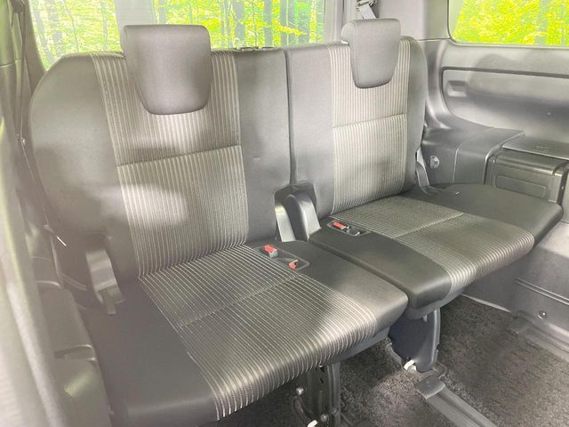 TOYOTA VOXY 4WD 2019