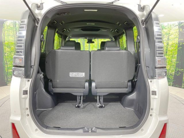 TOYOTA VOXY 4WD 2019