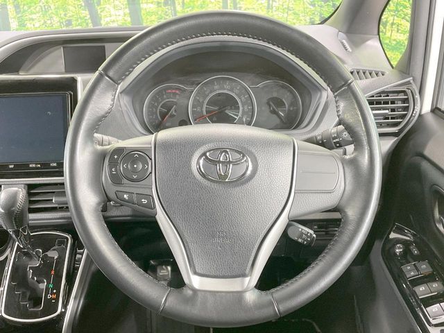 TOYOTA VOXY 4WD 2019
