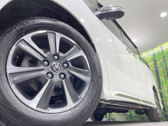 TOYOTA VOXY 4WD 2019