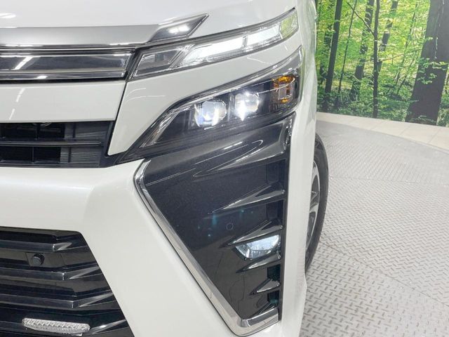 TOYOTA VOXY 4WD 2019