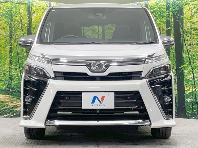 TOYOTA VOXY 4WD 2019