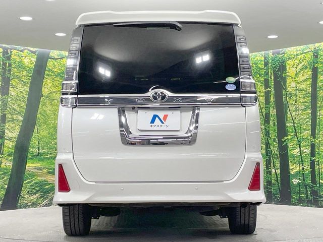 TOYOTA VOXY 4WD 2019