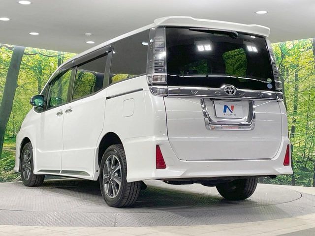 TOYOTA VOXY 4WD 2019