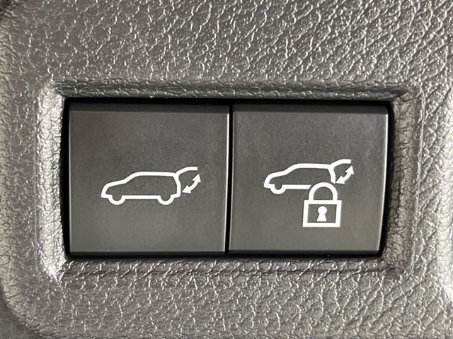 TOYOTA HARRIER HYBRID 2023