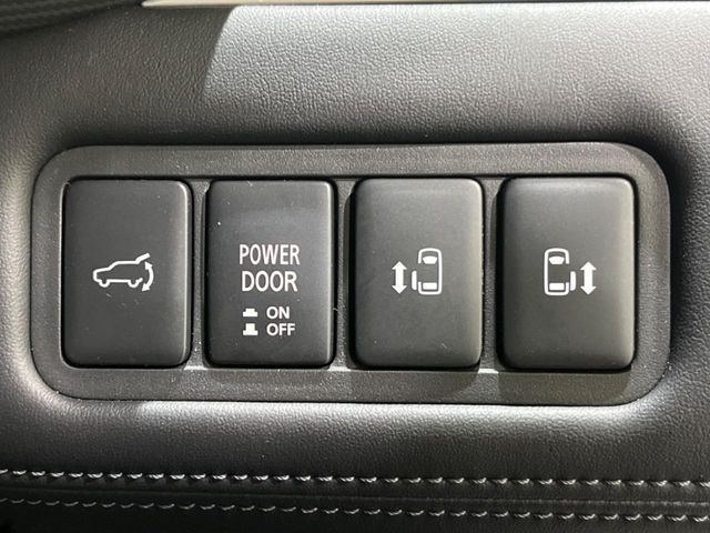 MITSUBISHI DELICA D:5 4WD 2019