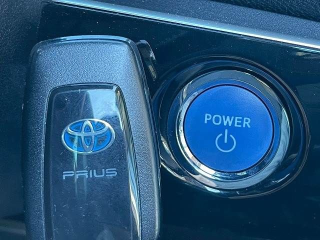TOYOTA PRIUS 2019