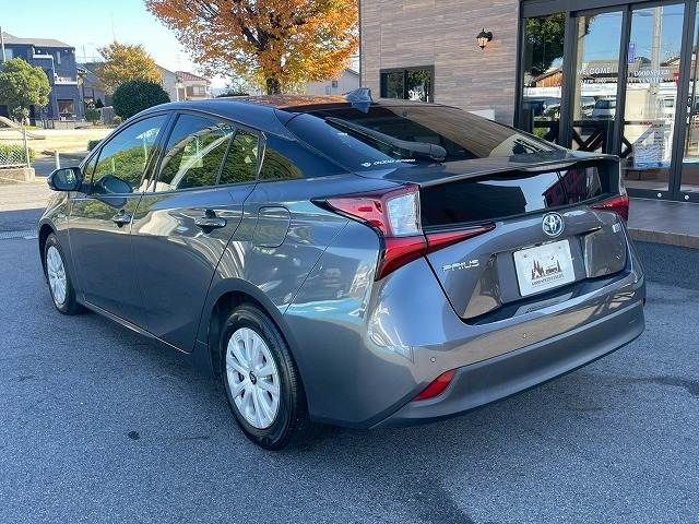 TOYOTA PRIUS 2019