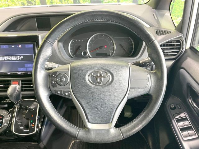 TOYOTA VOXY 2017