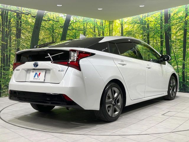 TOYOTA PRIUS 2021