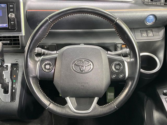 TOYOTA SIENTA HYBRID 2017