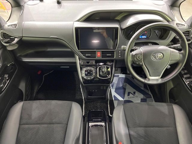 TOYOTA VOXY HYBRID 2021