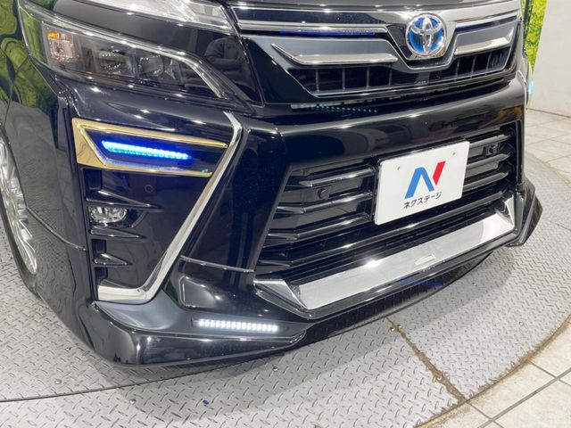 TOYOTA VOXY HYBRID 2021