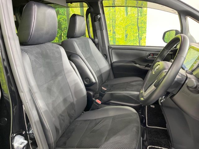 TOYOTA VOXY HYBRID 2021