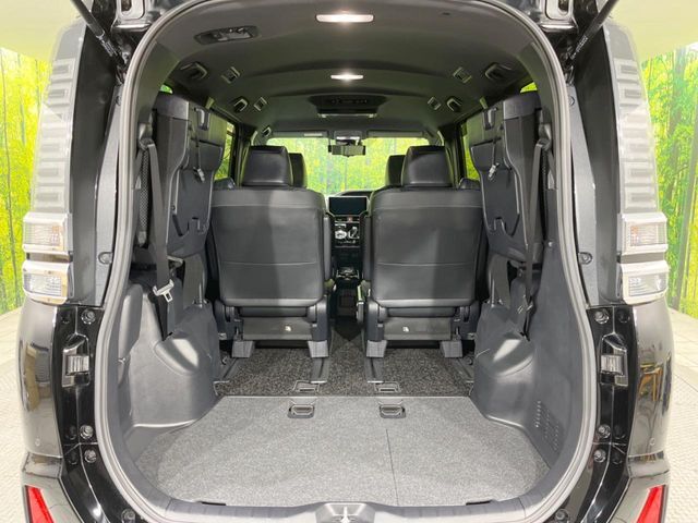 TOYOTA VOXY HYBRID 2021