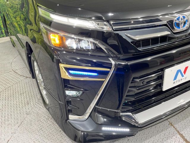 TOYOTA VOXY HYBRID 2021