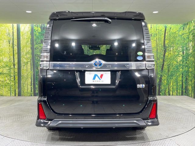 TOYOTA VOXY HYBRID 2021