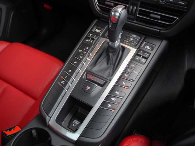 PORSCHE PORSCHE Macan 2021