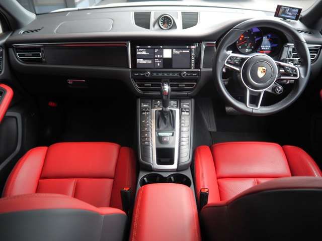 PORSCHE PORSCHE Macan 2021