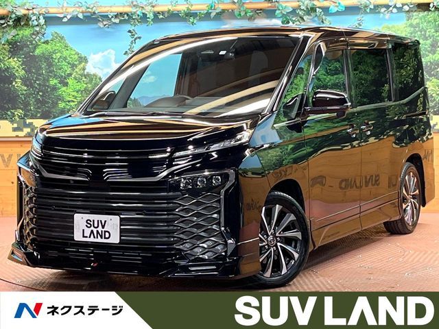 TOYOTA VOXY HYBRID 2022