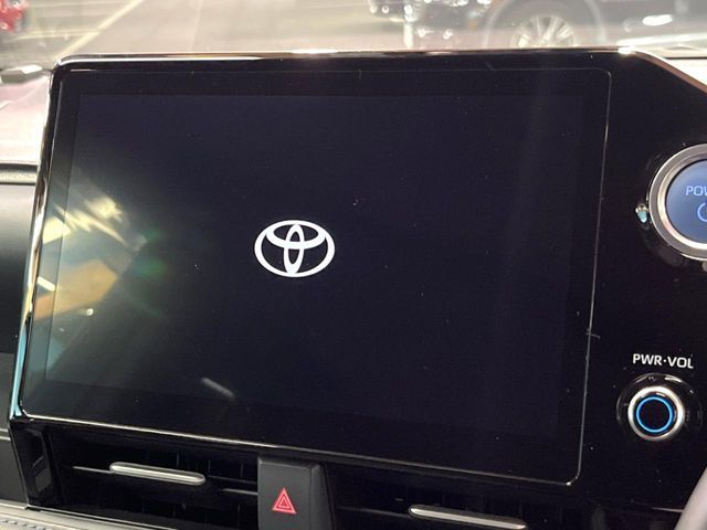 TOYOTA VOXY HYBRID 2022