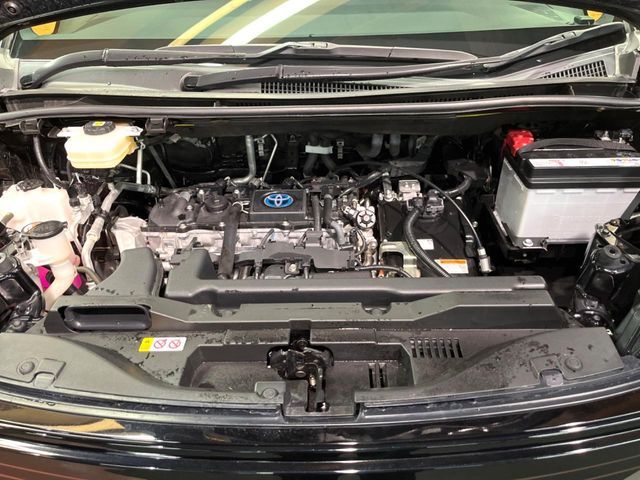 TOYOTA VOXY HYBRID 2022