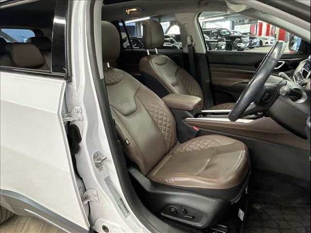 JEEP JEEP COMMANDER 2023