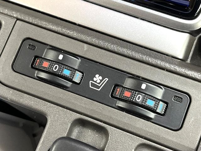 TOYOTA LANDCRUISER PRADO 2023