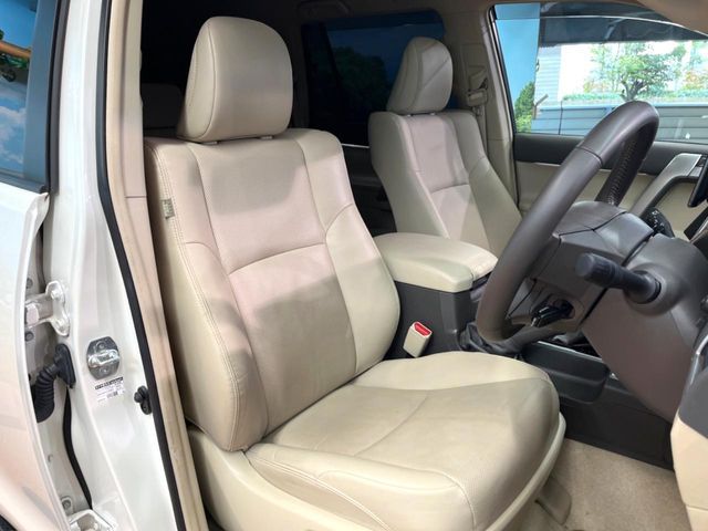 TOYOTA LANDCRUISER PRADO 2023