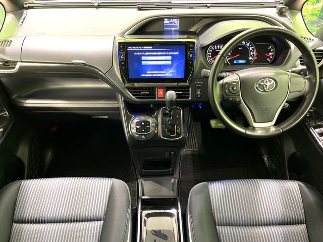 TOYOTA VOXY 2015
