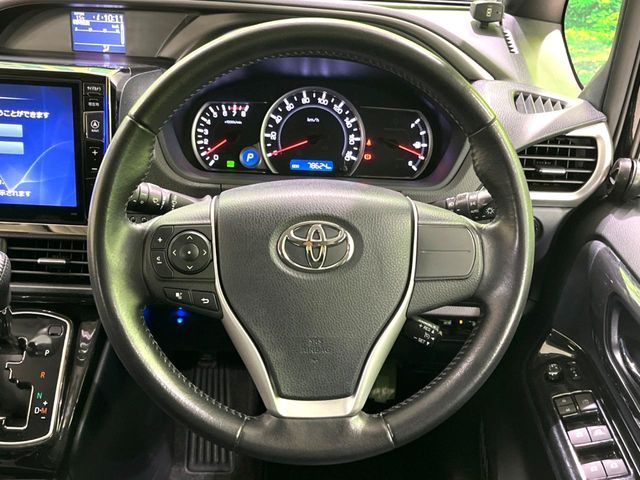 TOYOTA VOXY 2015